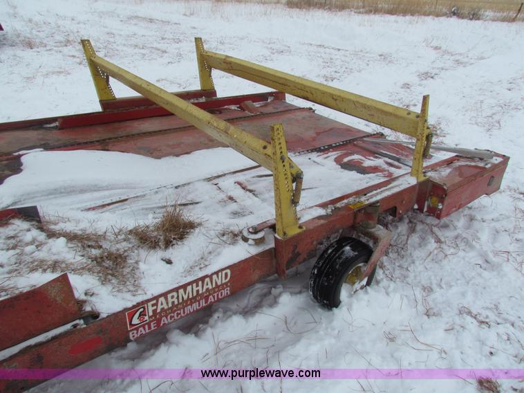 image for item AJ9461 International 430 square baler and Farmhand accumulator