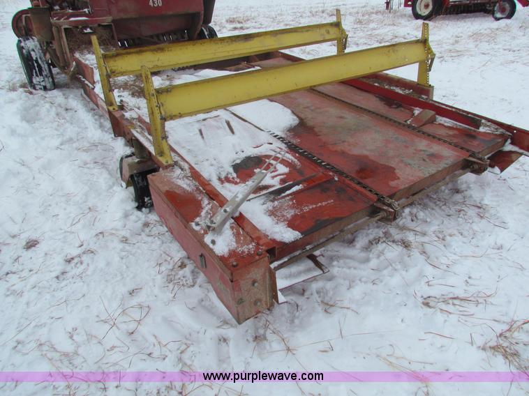 image for item AJ9461 International 430 square baler and Farmhand accumulator