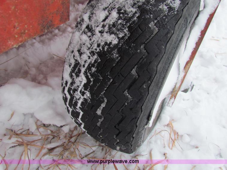 image for item AJ9461 International 430 square baler and Farmhand accumulator