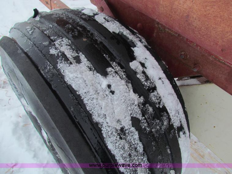 image for item AJ9461 International 430 square baler and Farmhand accumulator