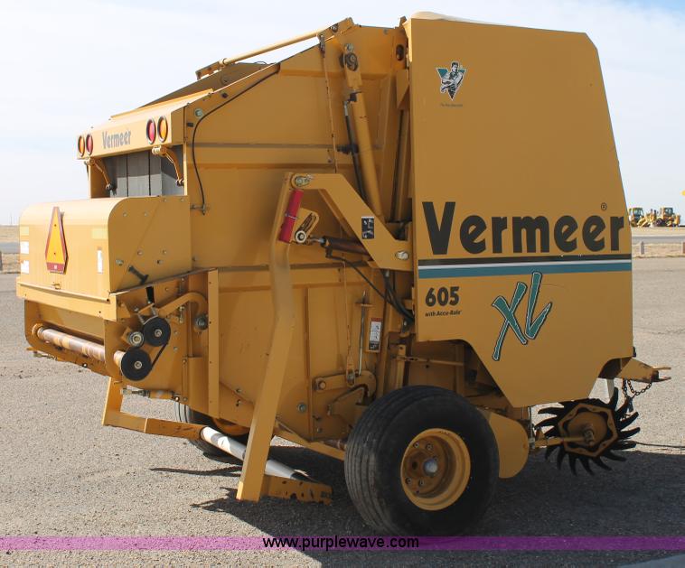image for item C3735 Vermeer 605 XL round baler