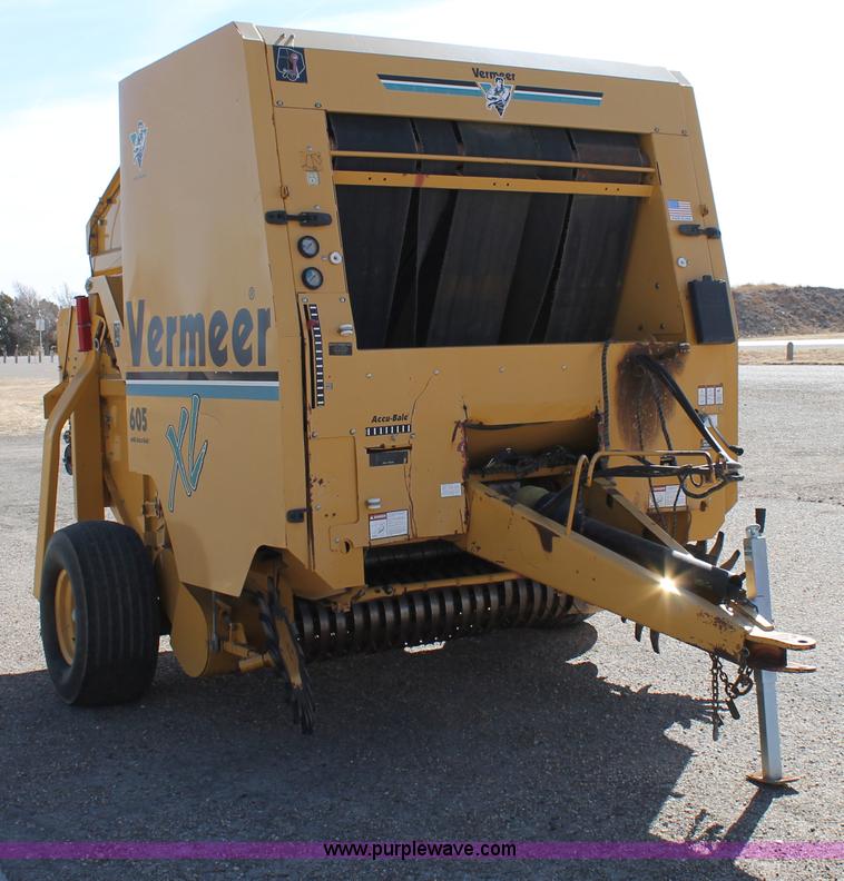 image for item C3735 Vermeer 605 XL round baler