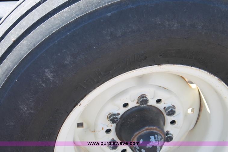 image for item C3736 1998 Mac Don 1000 bale mover