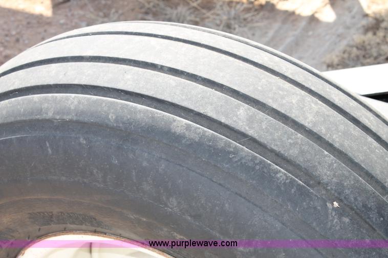 image for item C3736 1998 Mac Don 1000 bale mover