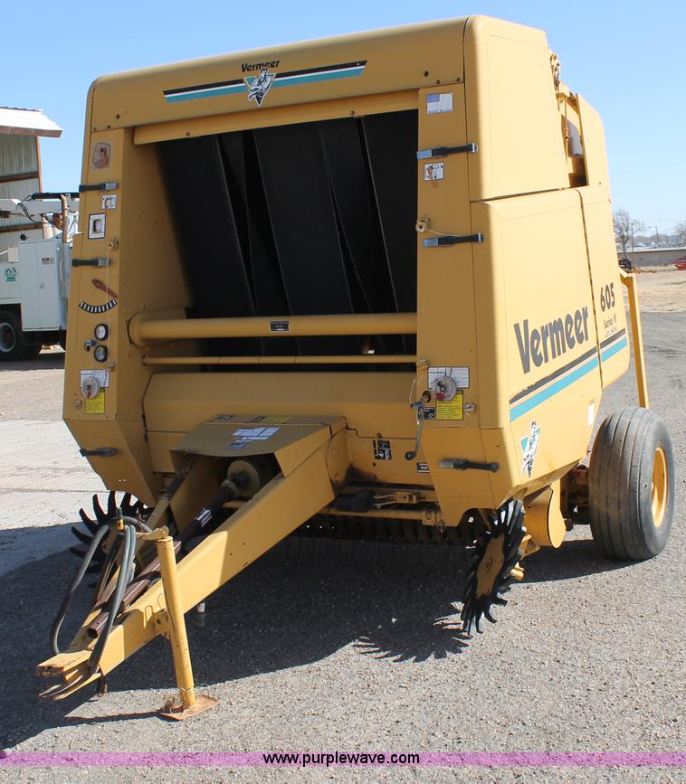 image for item C3737 Vermeer 605K round baler