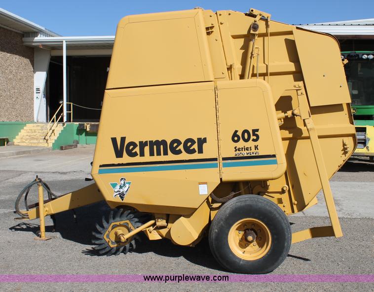 image for item C3737 Vermeer 605K round baler