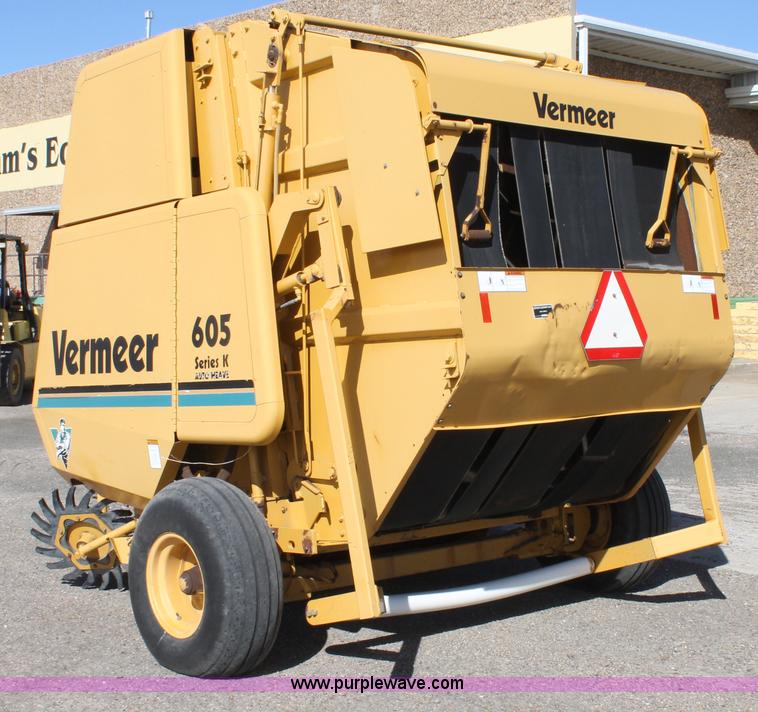 image for item C3737 Vermeer 605K round baler