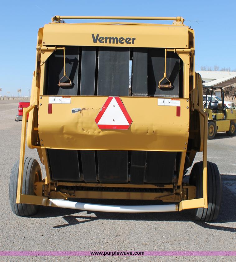 image for item C3737 Vermeer 605K round baler
