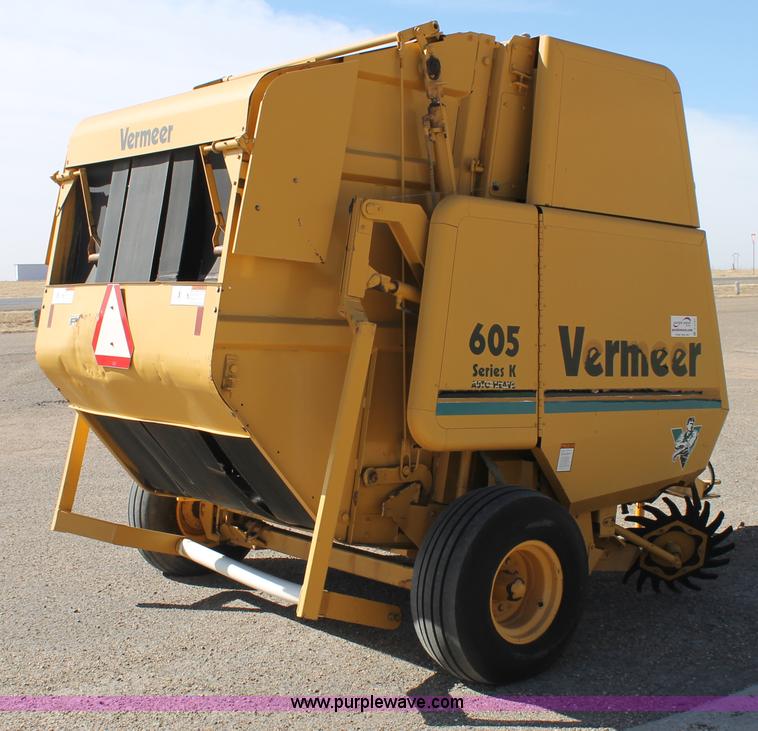image for item C3737 Vermeer 605K round baler