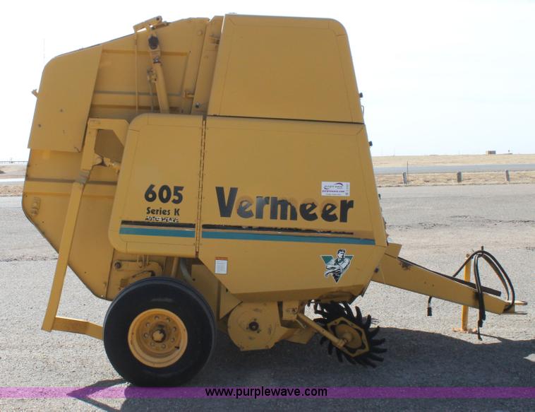 image for item C3737 Vermeer 605K round baler