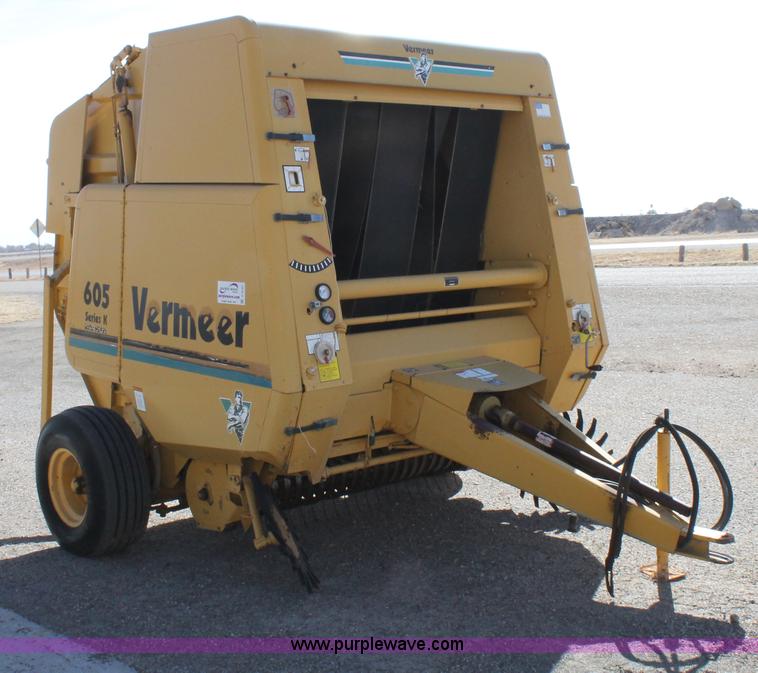 image for item C3737 Vermeer 605K round baler