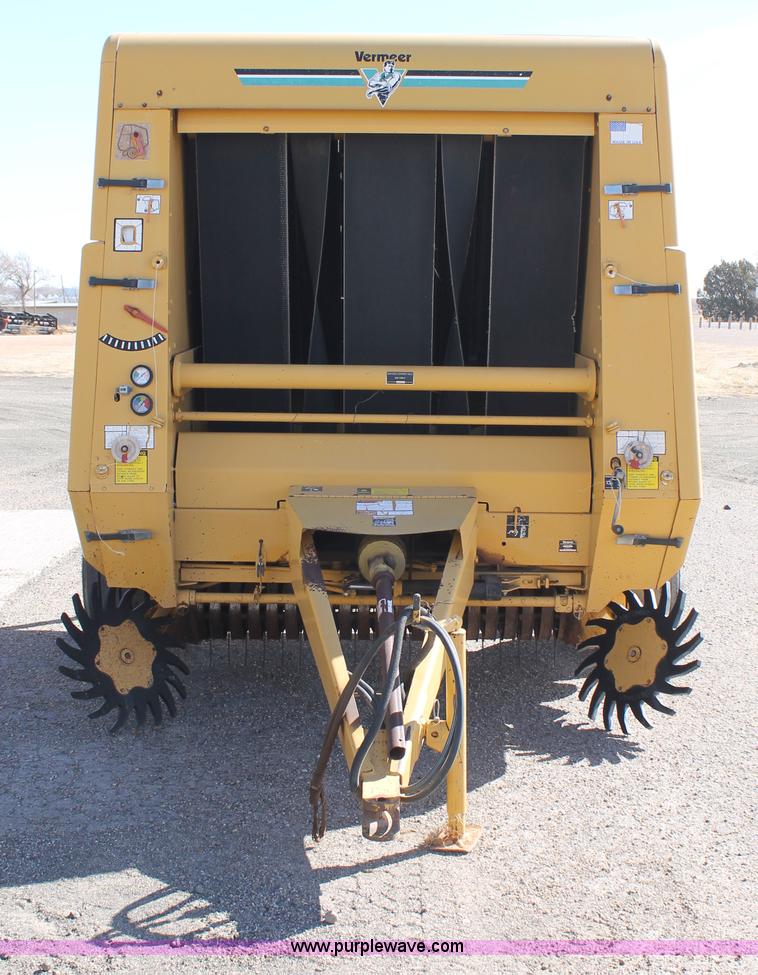 image for item C3737 Vermeer 605K round baler