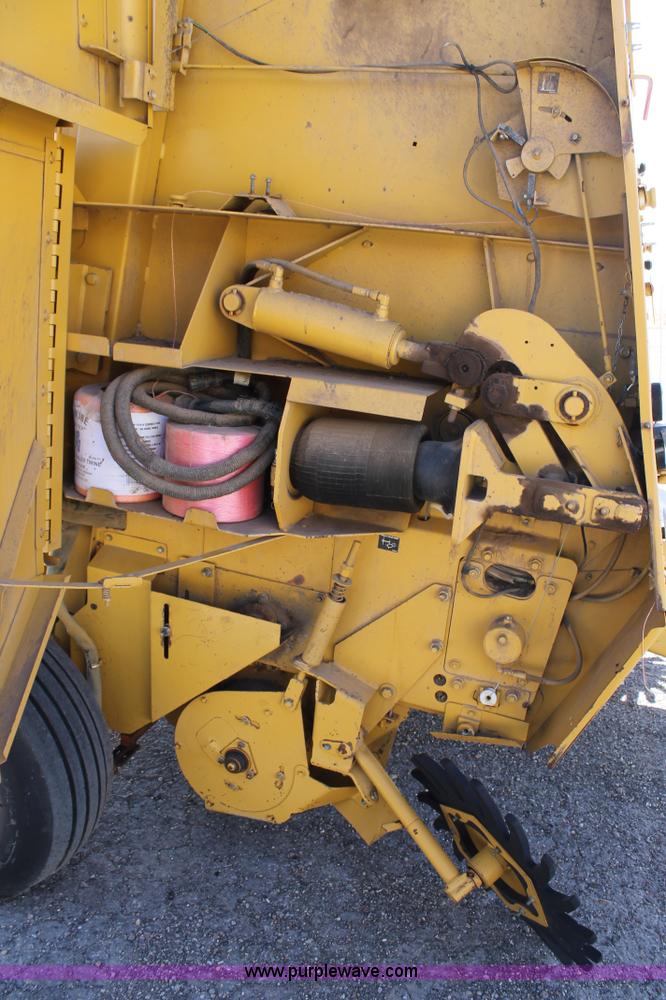 image for item C3737 Vermeer 605K round baler