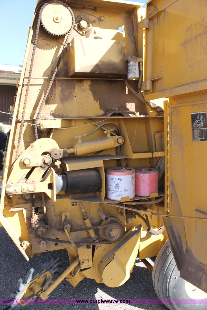 image for item C3737 Vermeer 605K round baler