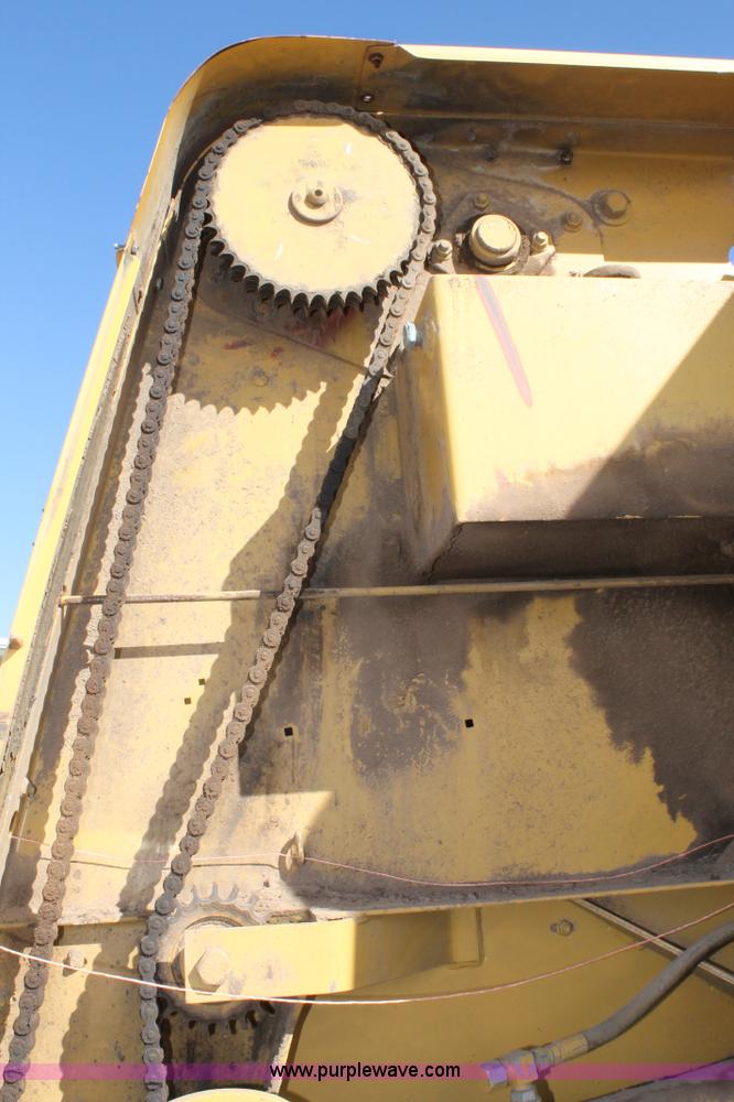 image for item C3737 Vermeer 605K round baler