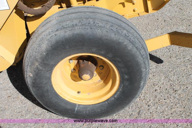 image for item C3737 Vermeer 605K round baler