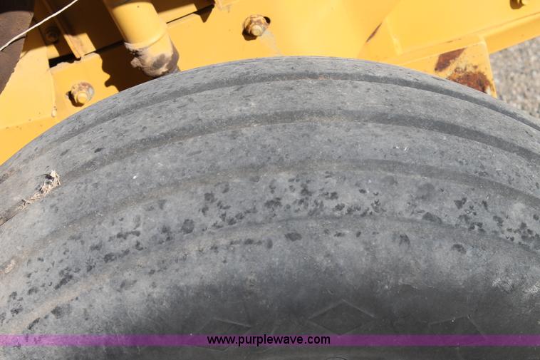 image for item C3737 Vermeer 605K round baler