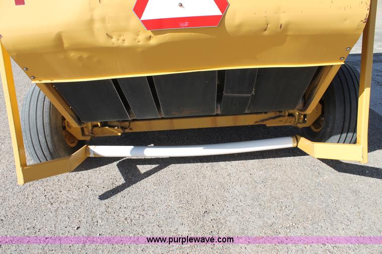 image for item C3737 Vermeer 605K round baler