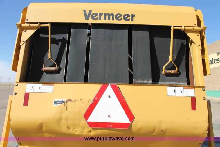 image for item C3737 Vermeer 605K round baler