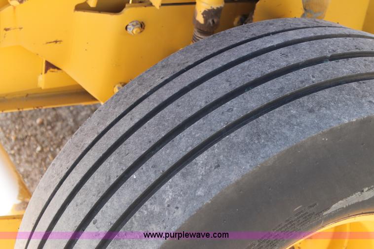 image for item C3737 Vermeer 605K round baler