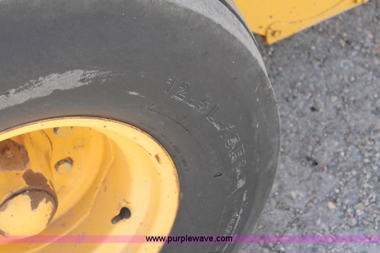 image for item C3737 Vermeer 605K round baler