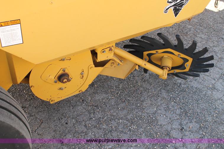 image for item C3737 Vermeer 605K round baler
