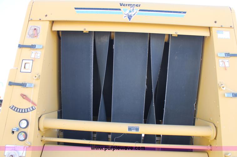 image for item C3737 Vermeer 605K round baler