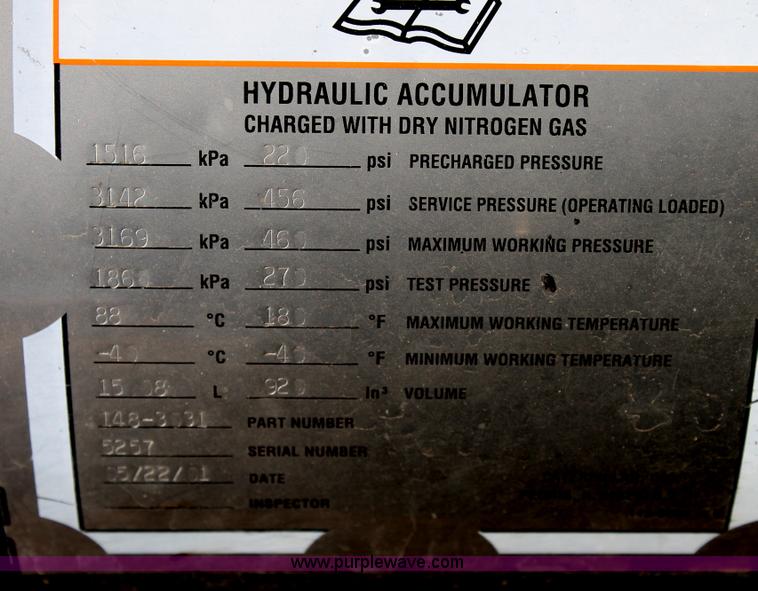 image for item C3742 2001 Caterpillar Challenger 85E tractor