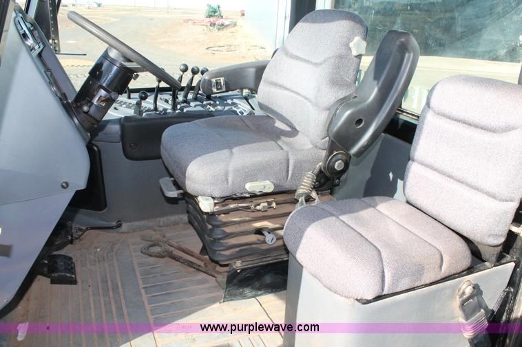 image for item C3742 2001 Caterpillar Challenger 85E tractor