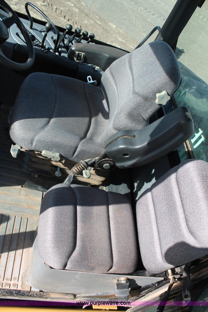 image for item C3742 2001 Caterpillar Challenger 85E tractor