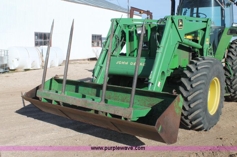 image for item C3749 1992 John Deere 4560 MFWD tractor