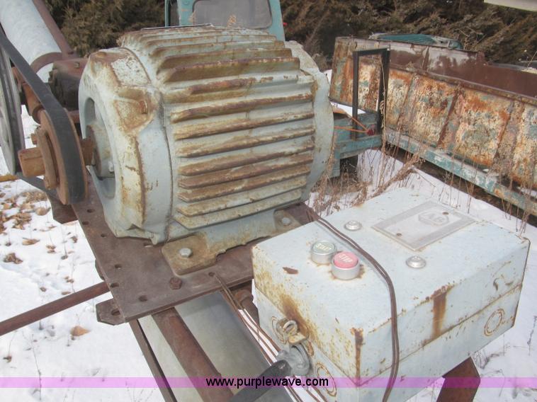 image for item F7244 Hutchinson 6" portable auger