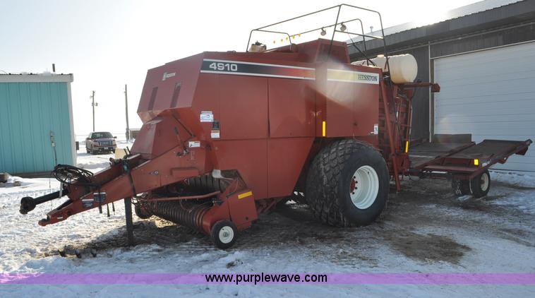 image for item G6414 2004 Hesston 4910 square baler