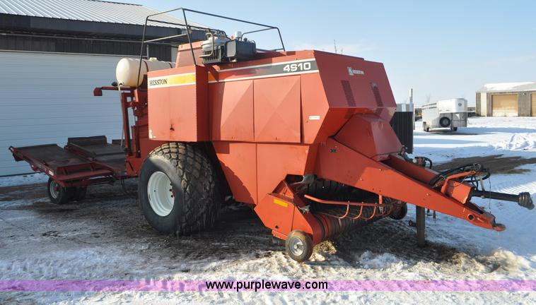 image for item G6414 2004 Hesston 4910 square baler