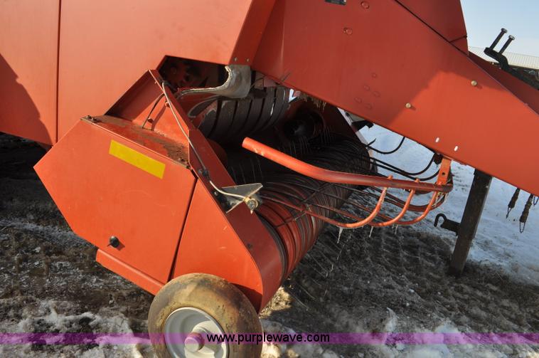 image for item G6414 2004 Hesston 4910 square baler