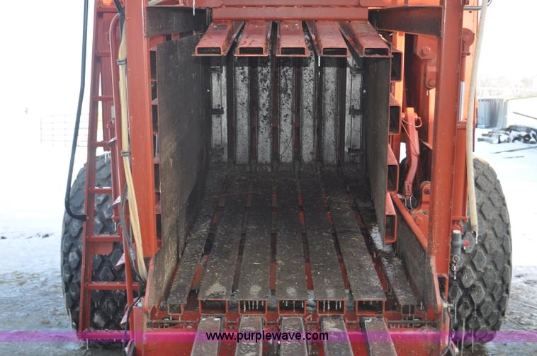 image for item G6414 2004 Hesston 4910 square baler