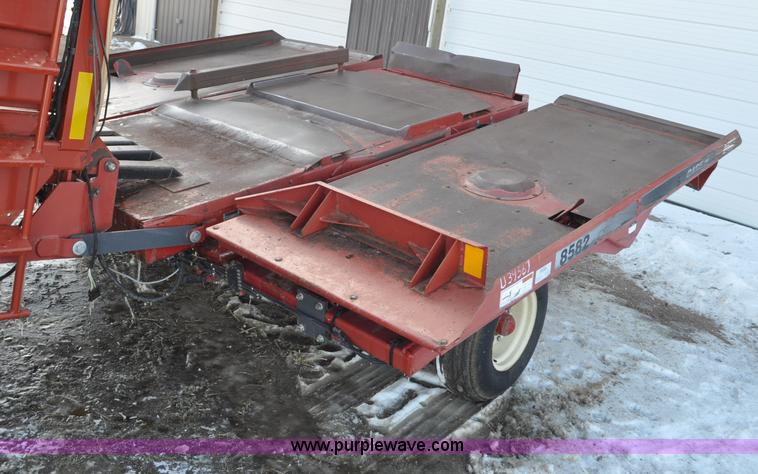 image for item G6414 2004 Hesston 4910 square baler