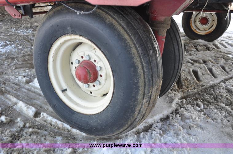 image for item G6414 2004 Hesston 4910 square baler