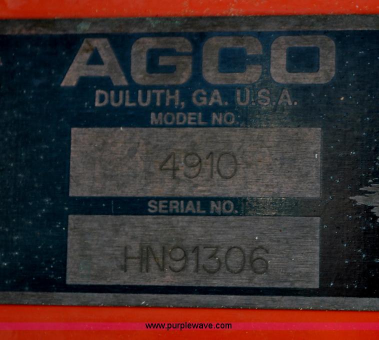 image for item G6414 2004 Hesston 4910 square baler