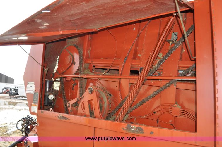 image for item G6414 2004 Hesston 4910 square baler