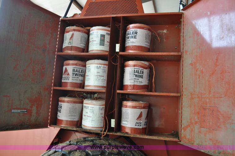 image for item G6414 2004 Hesston 4910 square baler