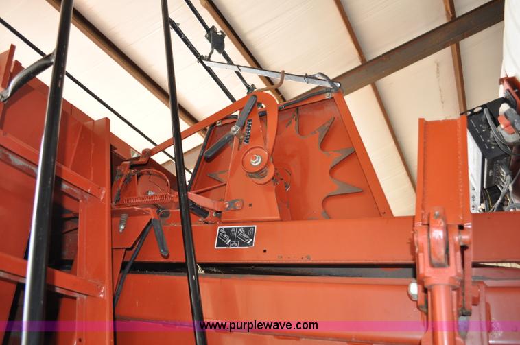 image for item G6414 2004 Hesston 4910 square baler