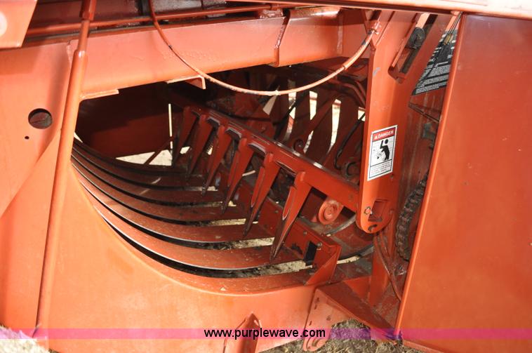 image for item G6414 2004 Hesston 4910 square baler