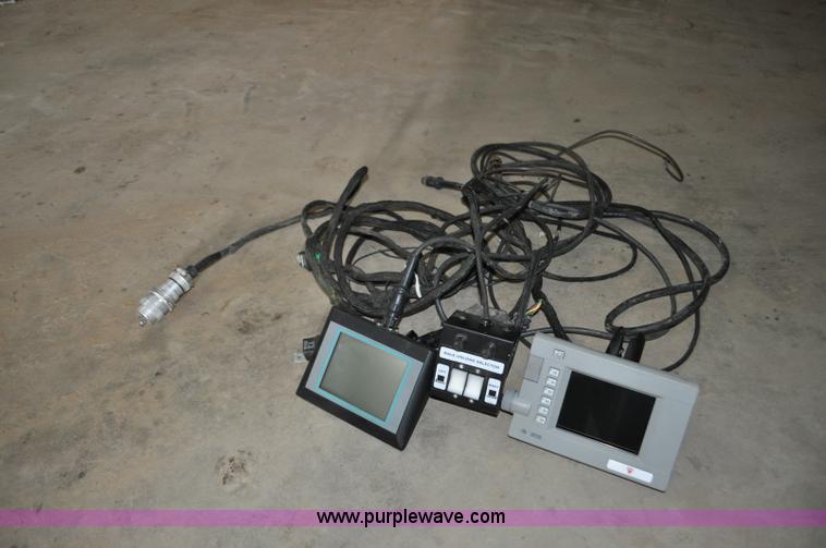 image for item G6414 2004 Hesston 4910 square baler