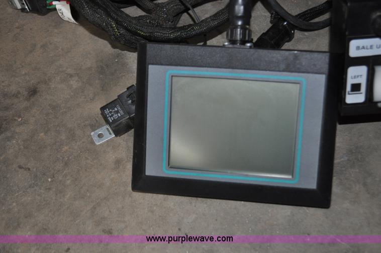 image for item G6414 2004 Hesston 4910 square baler