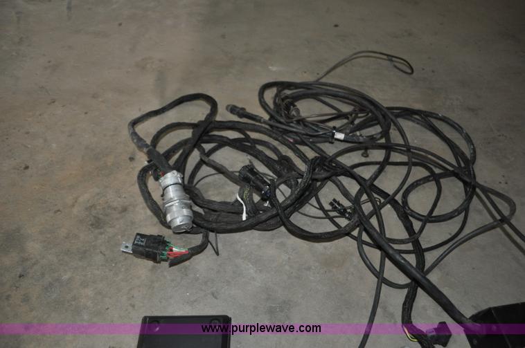 image for item G6414 2004 Hesston 4910 square baler