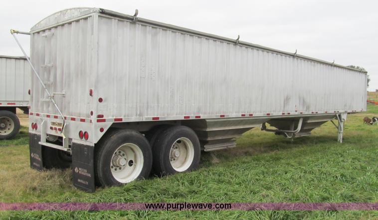 image for item G9574 1983 Wilson grain trailer