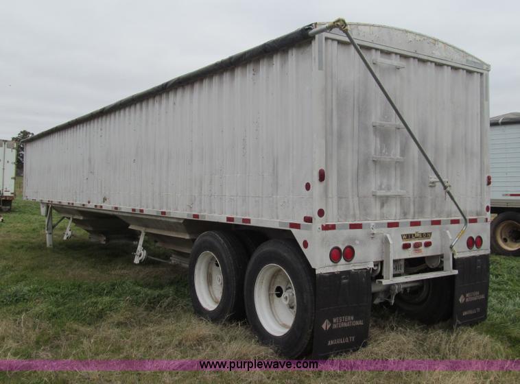 image for item G9574 1983 Wilson grain trailer