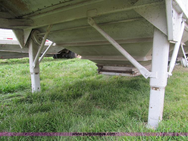 image for item G9574 1983 Wilson grain trailer
