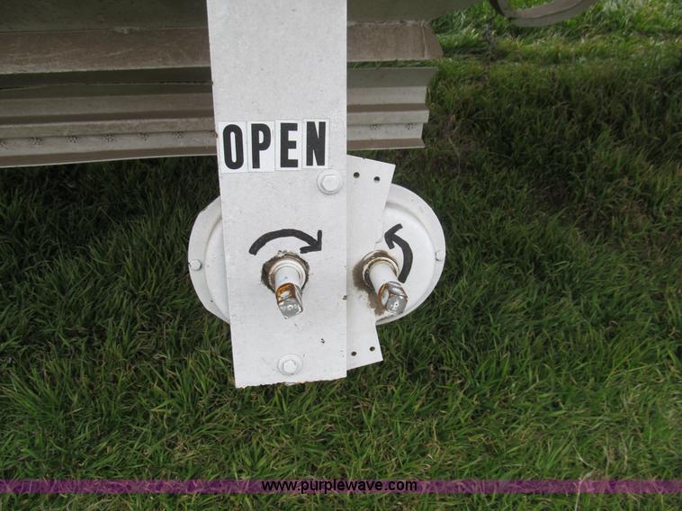 image for item G9574 1983 Wilson grain trailer